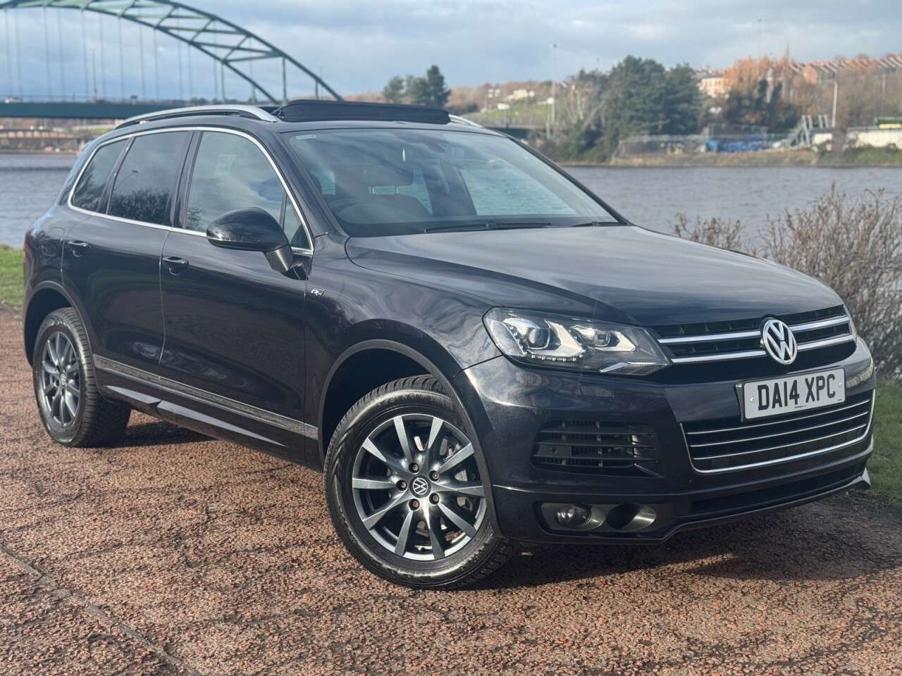 A 2014 VOLKSWAGEN TOUAREG 3.0 TDI V6 BlueMotion Tech R-Line SUV 5dr Diesel Tiptronic 4WD Euro 5 (s/s) A 2014 VOLKSWAGEN TOUAREG 3.0 TDI V6 BlueMotion Tech R-Line SUV 5dr Diesel Tiptronic 4WD Euro 5 (s/s)