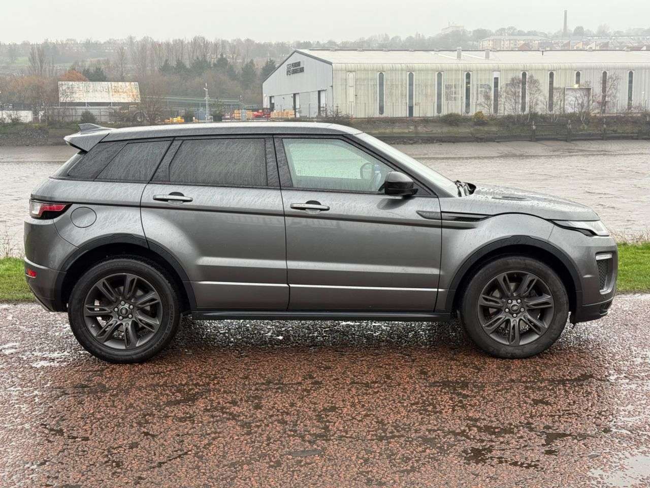 A 2017 LAND ROVER RANGE ROVER EVOQUE 2.0 TD4 Landmark SUV 5dr Diesel Auto 4WD Euro 6 (s/s) (180 ps) **PAN ROOF** A 2017 LAND ROVER RANGE ROVER EVOQUE 2.0 TD4 Landmark SUV 5dr Diesel Auto 4WD Euro 6 (s/s) (180 ps) **PAN ROOF**