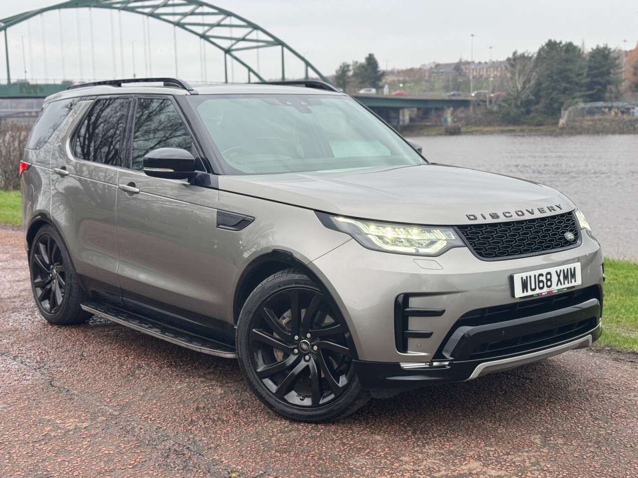 A 2018 LAND ROVER DISCOVERY 3.0 SD V6 HSE Luxury SUV 5dr Diesel Auto 4WD Euro 6 (s/s) (306 ps) 22" ALLO A 2018 LAND ROVER DISCOVERY 3.0 SD V6 HSE Luxury SUV 5dr Diesel Auto 4WD Euro 6 (s/s) (306 ps) 22" ALLO