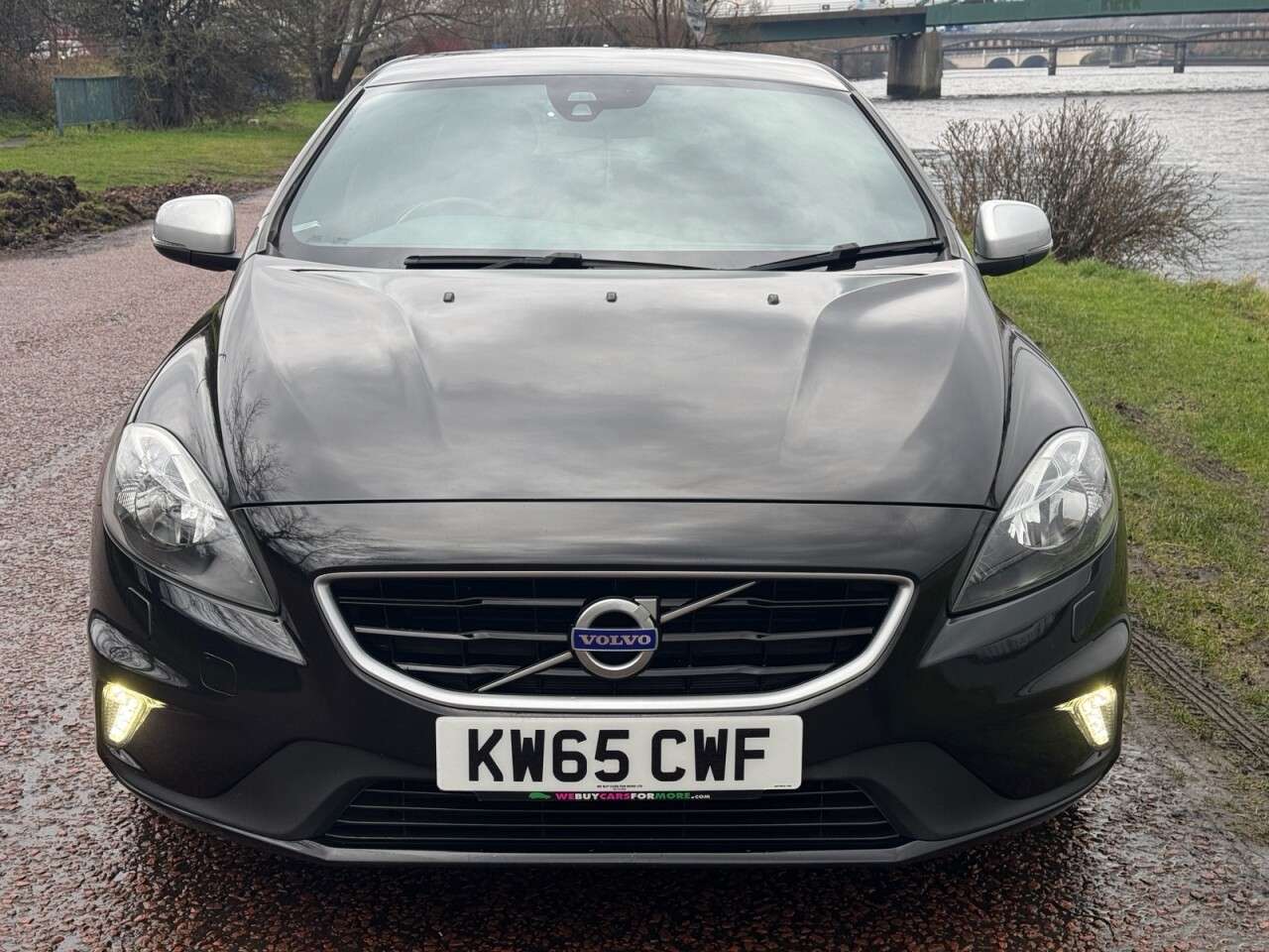 A 2015 VOLVO V40 2.0 T2 R-Design Nav Hatchback 5dr Petrol Manual Euro 6 (s/s) (122 ps) **DIA A 2015 VOLVO V40 2.0 T2 R-Design Nav Hatchback 5dr Petrol Manual Euro 6 (s/s) (122 ps) **DIA