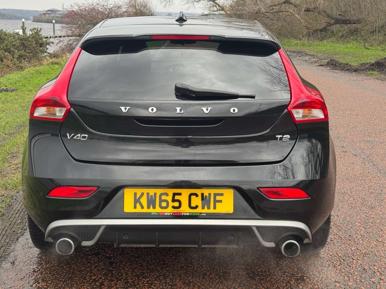 2015 VOLVO V40 2015 VOLVO V40