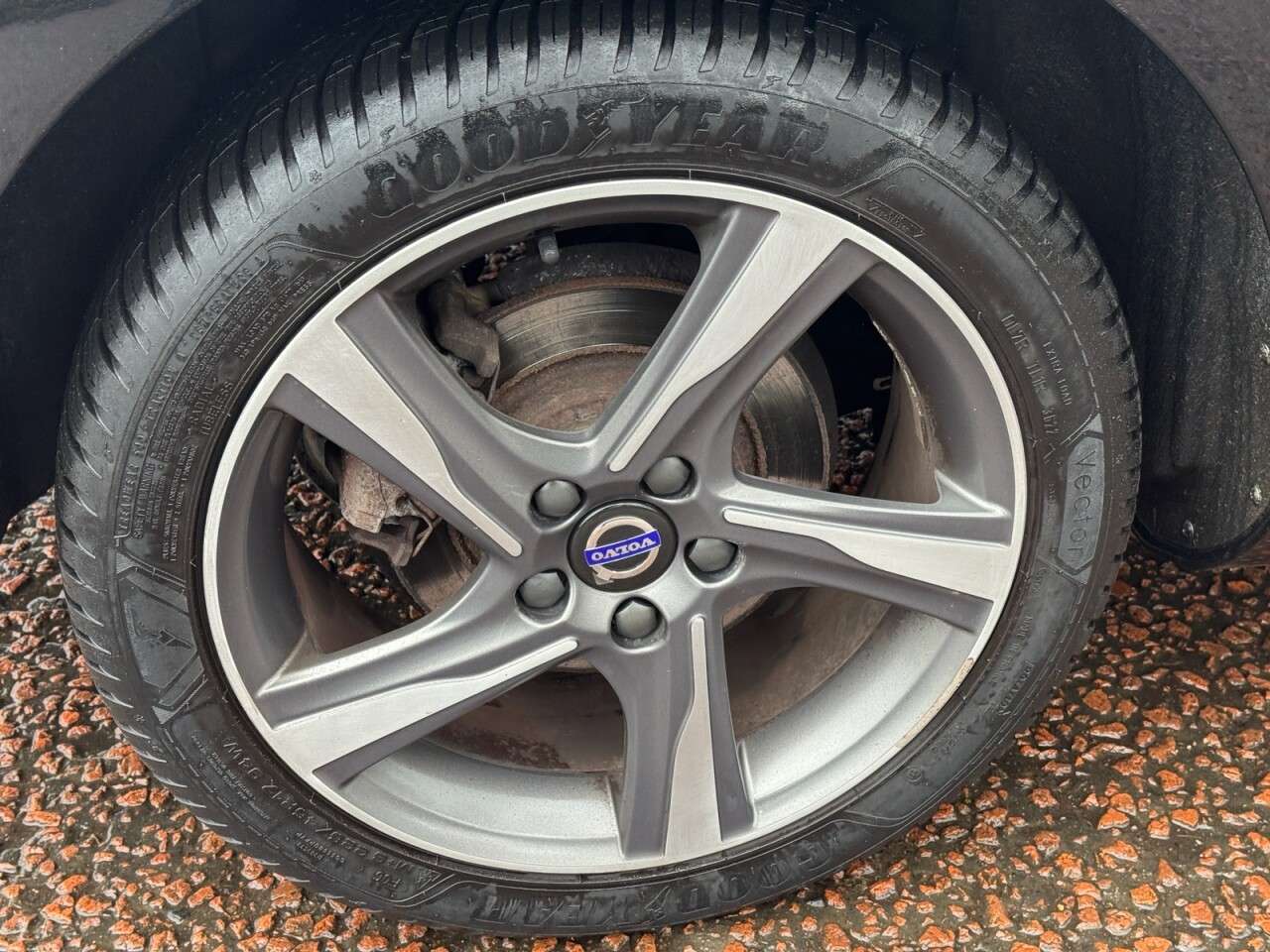 2015 VOLVO V40 2015 VOLVO V40