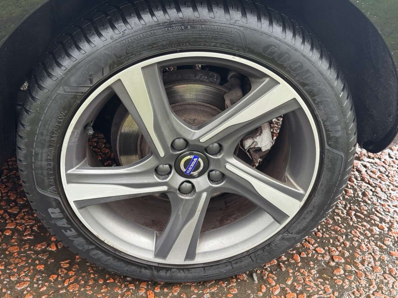 2015 VOLVO V40 2015 VOLVO V40