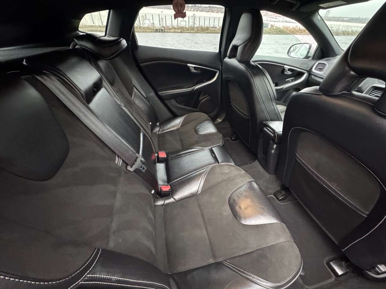 2015 VOLVO V40 2015 VOLVO V40