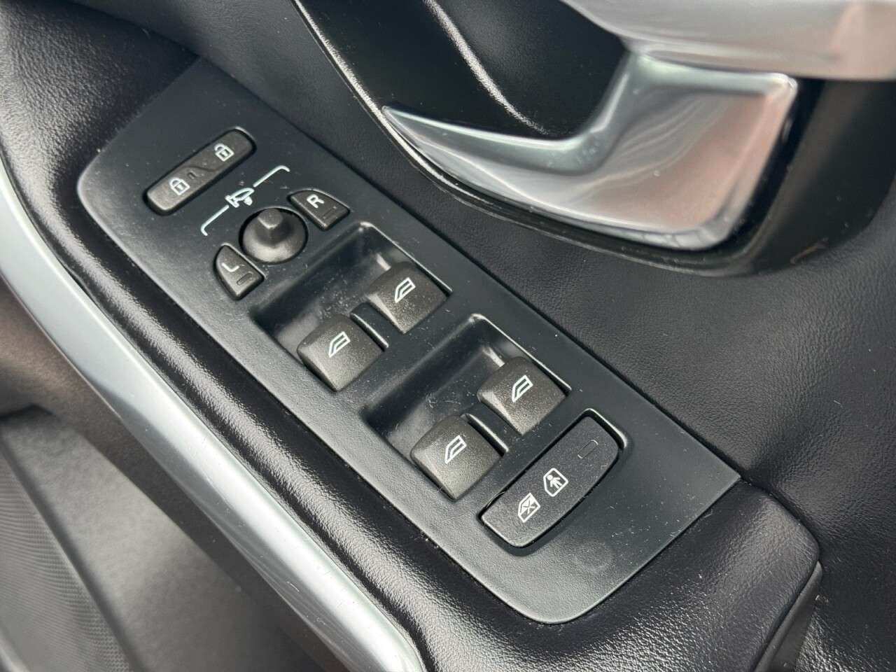 2015 VOLVO V40 2015 VOLVO V40