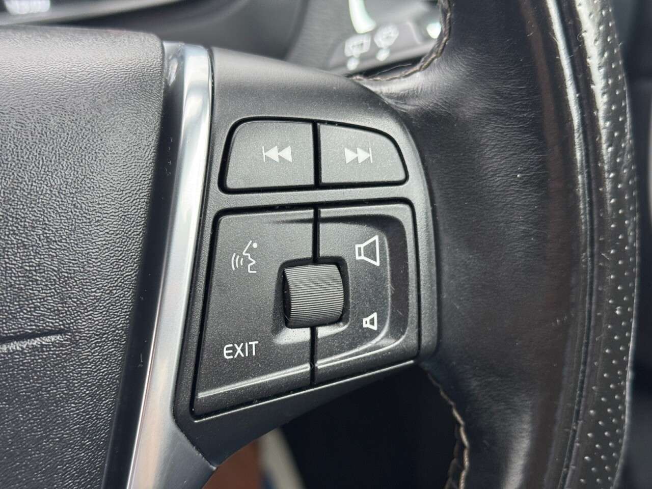 2015 VOLVO V40 2015 VOLVO V40