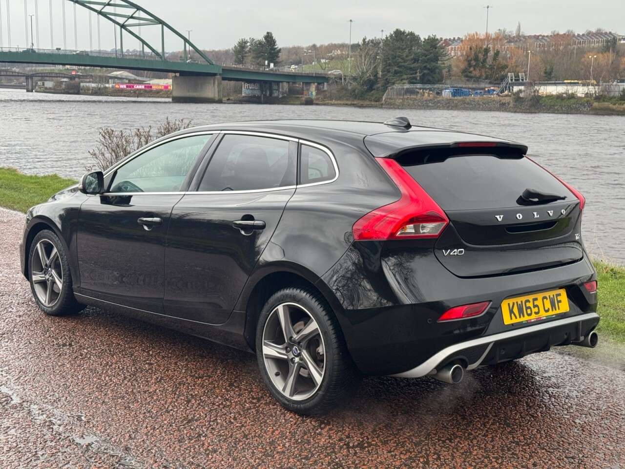 2015 VOLVO V40 2015 VOLVO V40