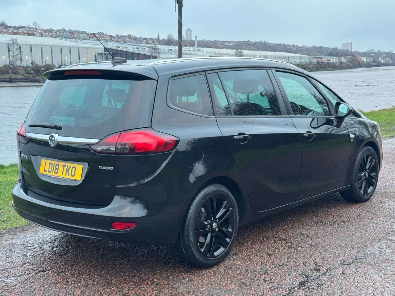 A 2018 VAUXHALL ZAFIRA TOURER 1.4i Turbo SRi Nav MPV 5dr Petrol Manual Euro 6 (140 ps) **FULL LEATHER HEA A 2018 VAUXHALL ZAFIRA TOURER 1.4i Turbo SRi Nav MPV 5dr Petrol Manual Euro 6 (140 ps) **FULL LEATHER HEA