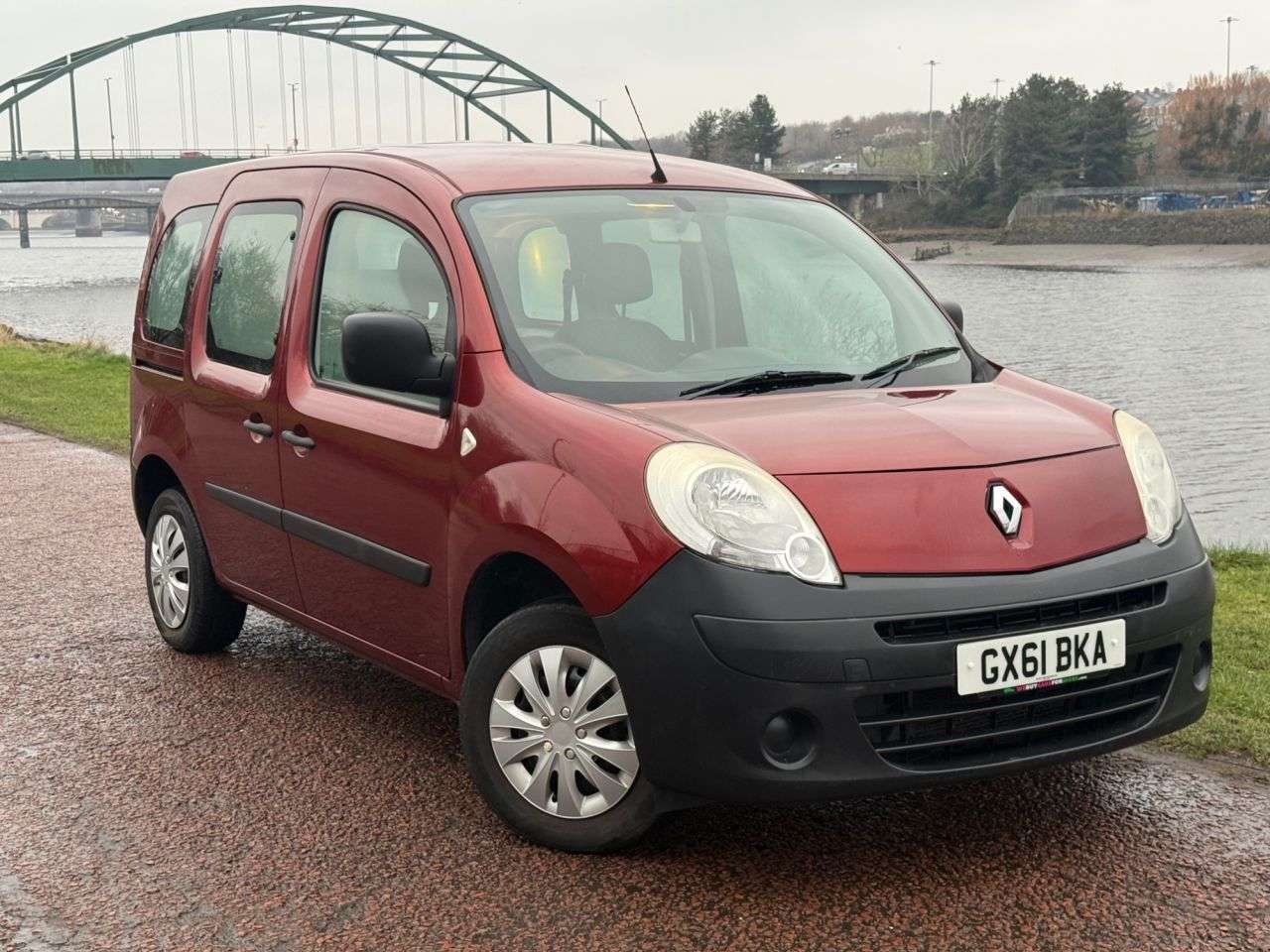 A 2011 RENAULT KANGOO 1.6 16V Extreme MPV 5dr Petrol Auto Euro 4 (105 ps) A 2011 RENAULT KANGOO 1.6 16V Extreme MPV 5dr Petrol Auto Euro 4 (105 ps)