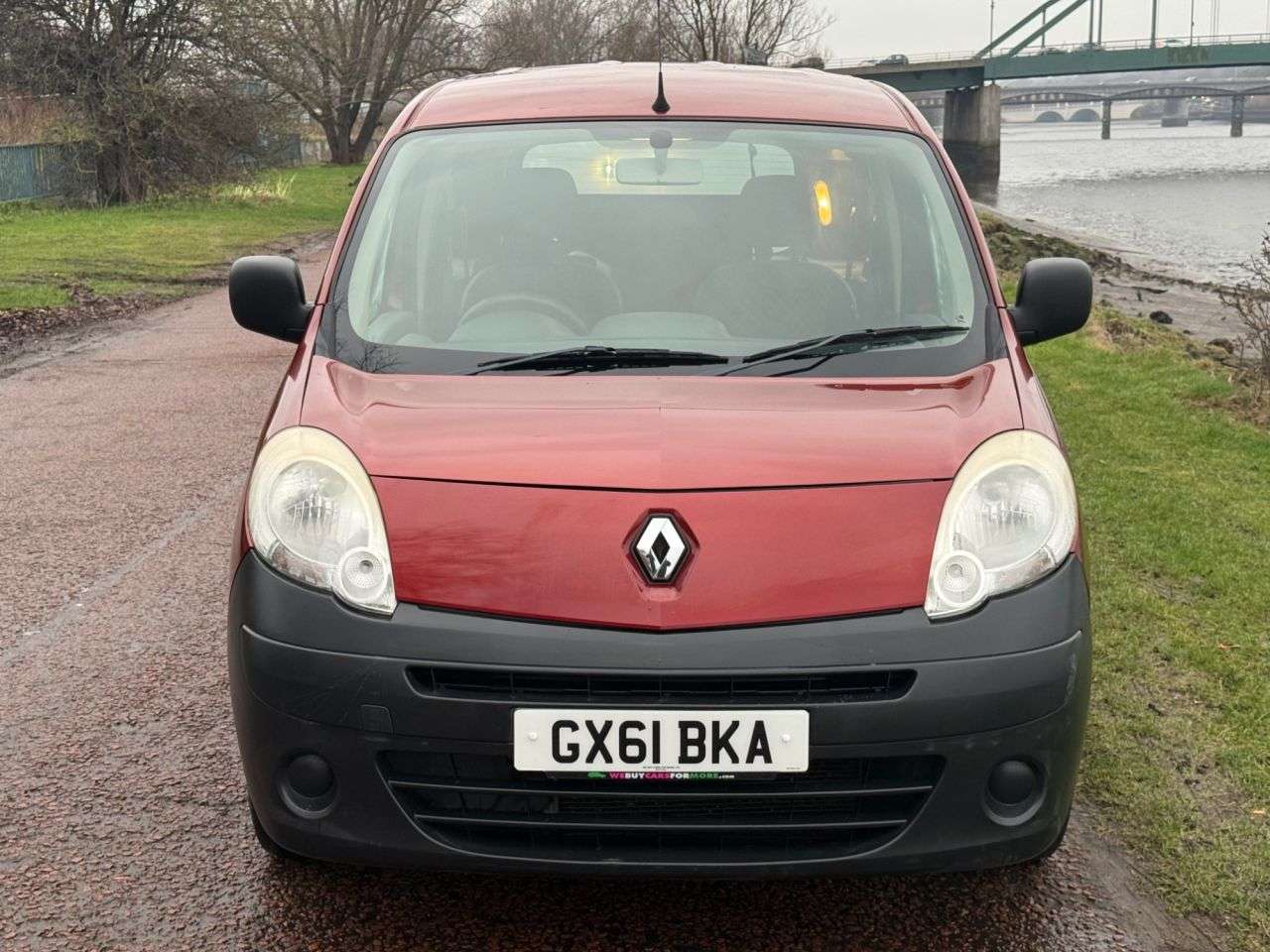 A 2011 RENAULT KANGOO 1.6 16V Extreme MPV 5dr Petrol Auto Euro 4 (105 ps) A 2011 RENAULT KANGOO 1.6 16V Extreme MPV 5dr Petrol Auto Euro 4 (105 ps)