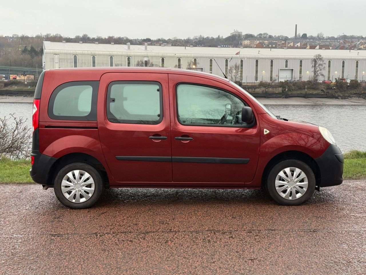 A 2011 RENAULT KANGOO 1.6 16V Extreme MPV 5dr Petrol Auto Euro 4 (105 ps) A 2011 RENAULT KANGOO 1.6 16V Extreme MPV 5dr Petrol Auto Euro 4 (105 ps)