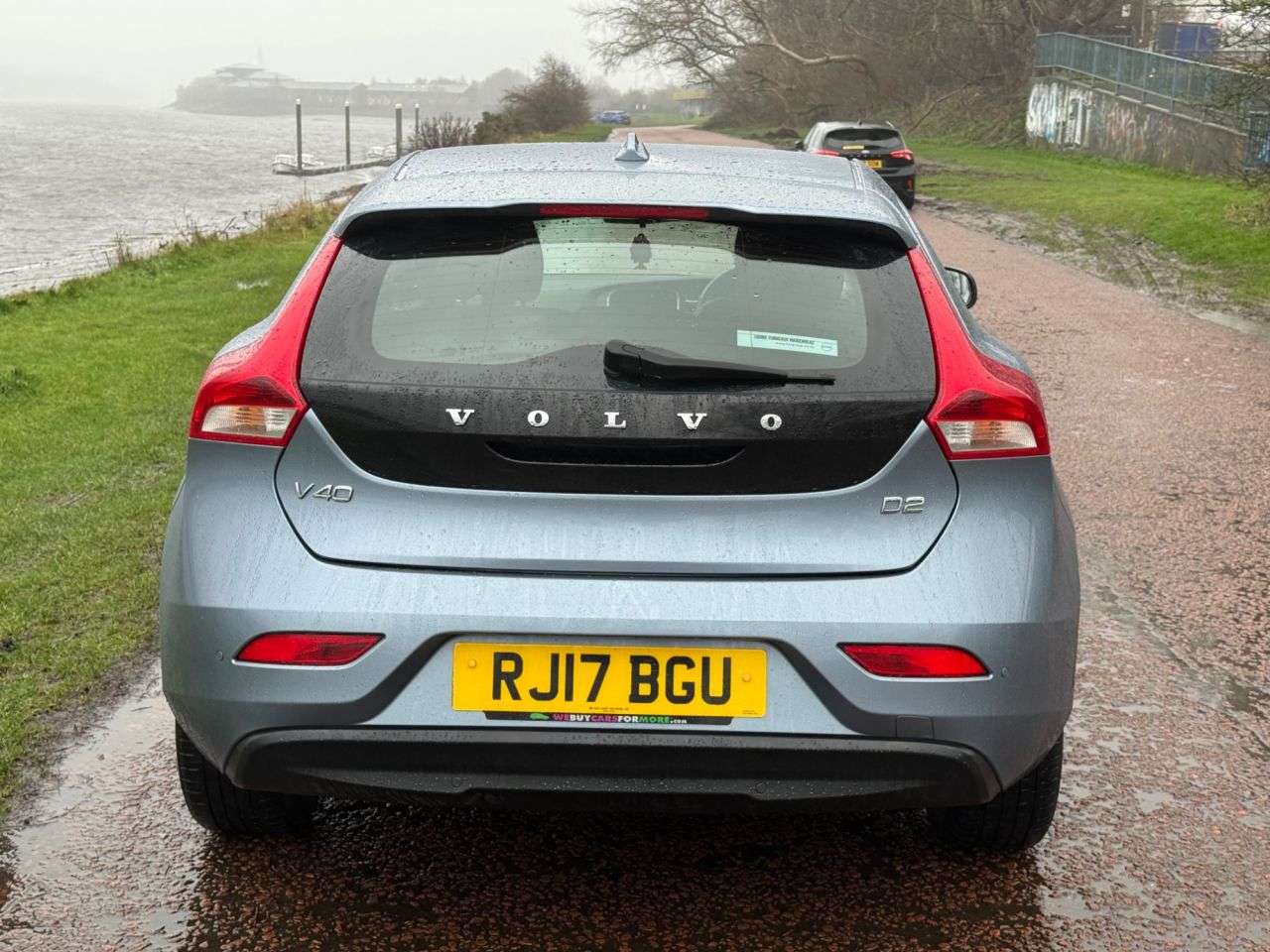 2017 VOLVO V40 2017 VOLVO V40