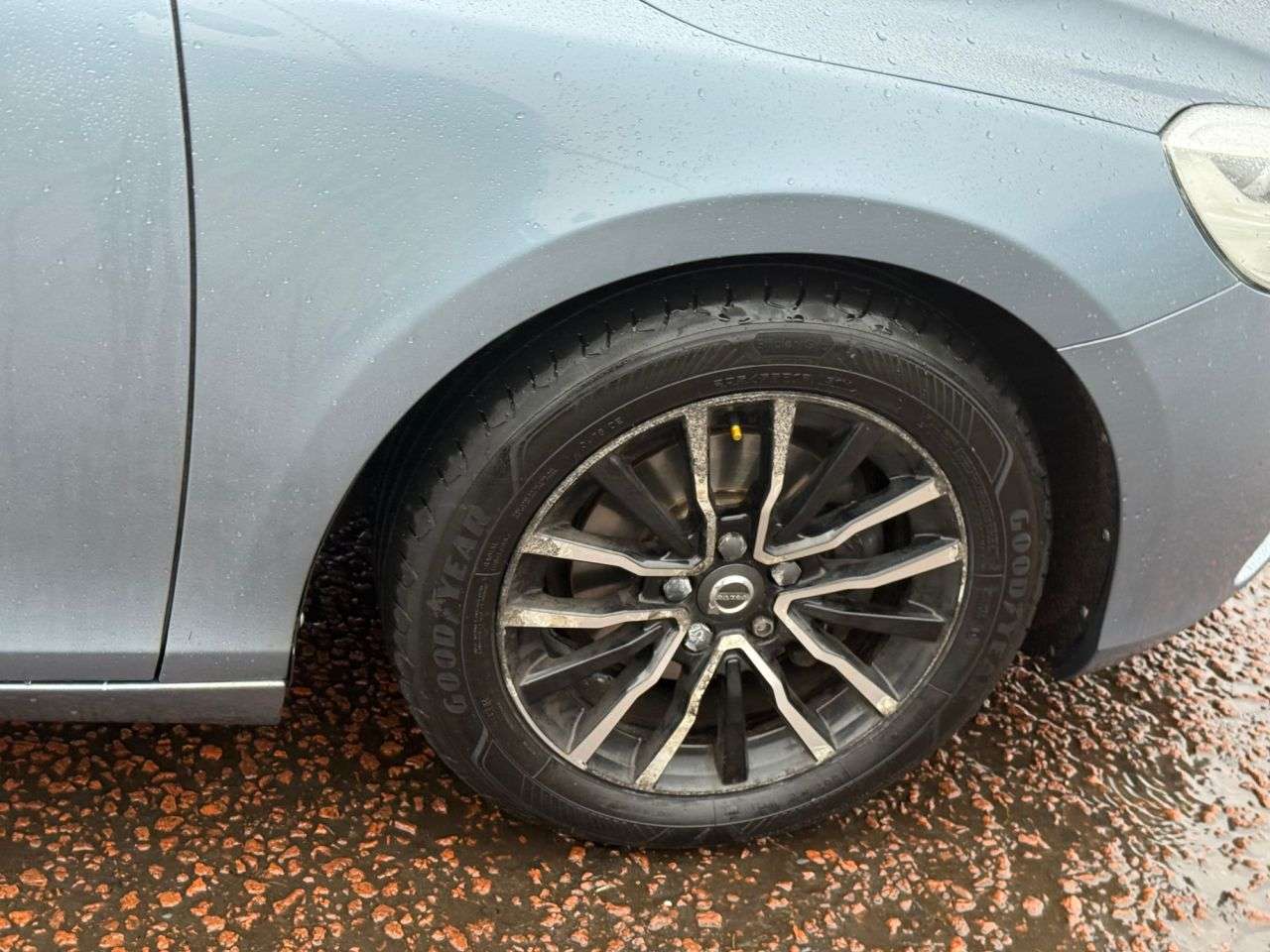 2017 VOLVO V40 2017 VOLVO V40