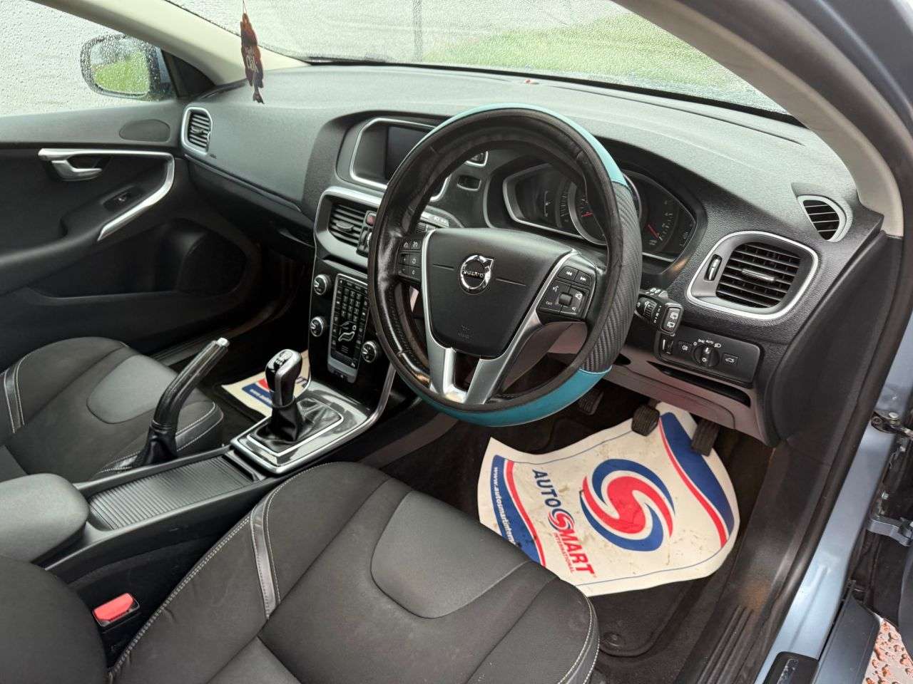 2017 VOLVO V40 2017 VOLVO V40