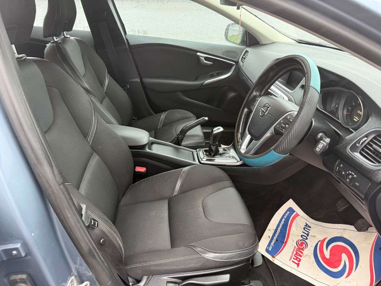 2017 VOLVO V40 2017 VOLVO V40