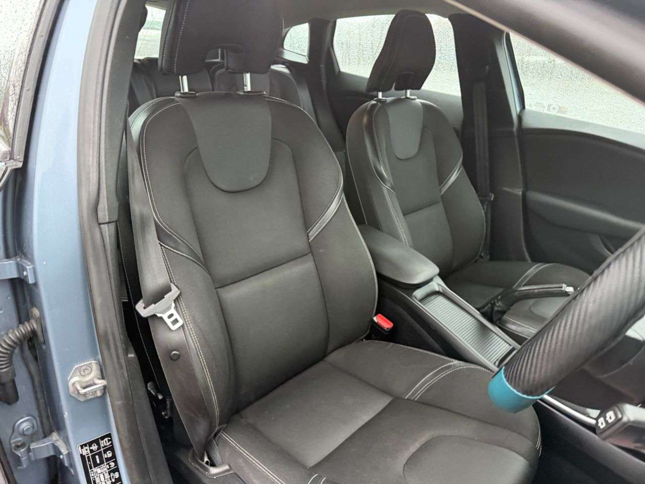 2017 VOLVO V40 2017 VOLVO V40