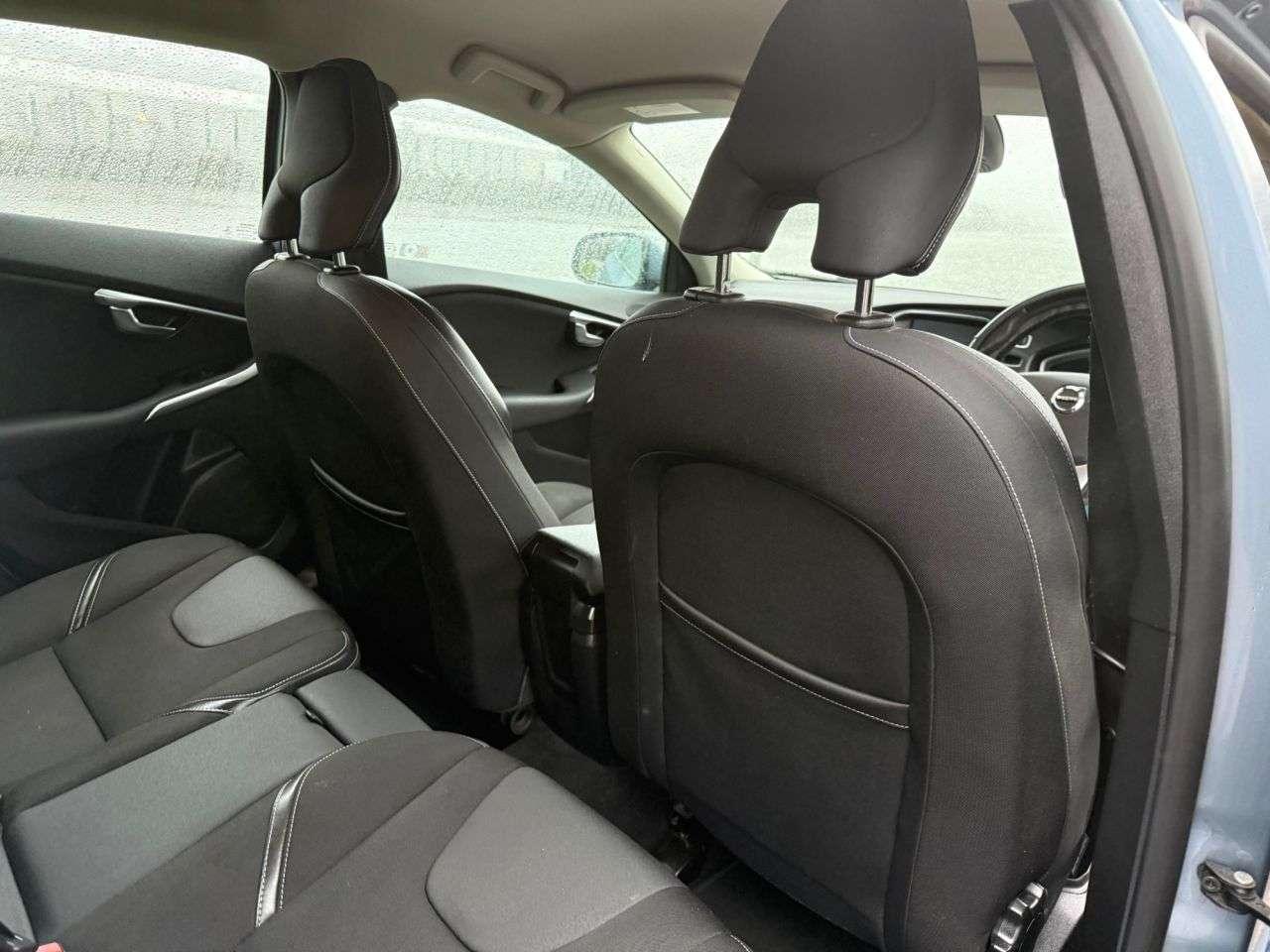 2017 VOLVO V40 2017 VOLVO V40