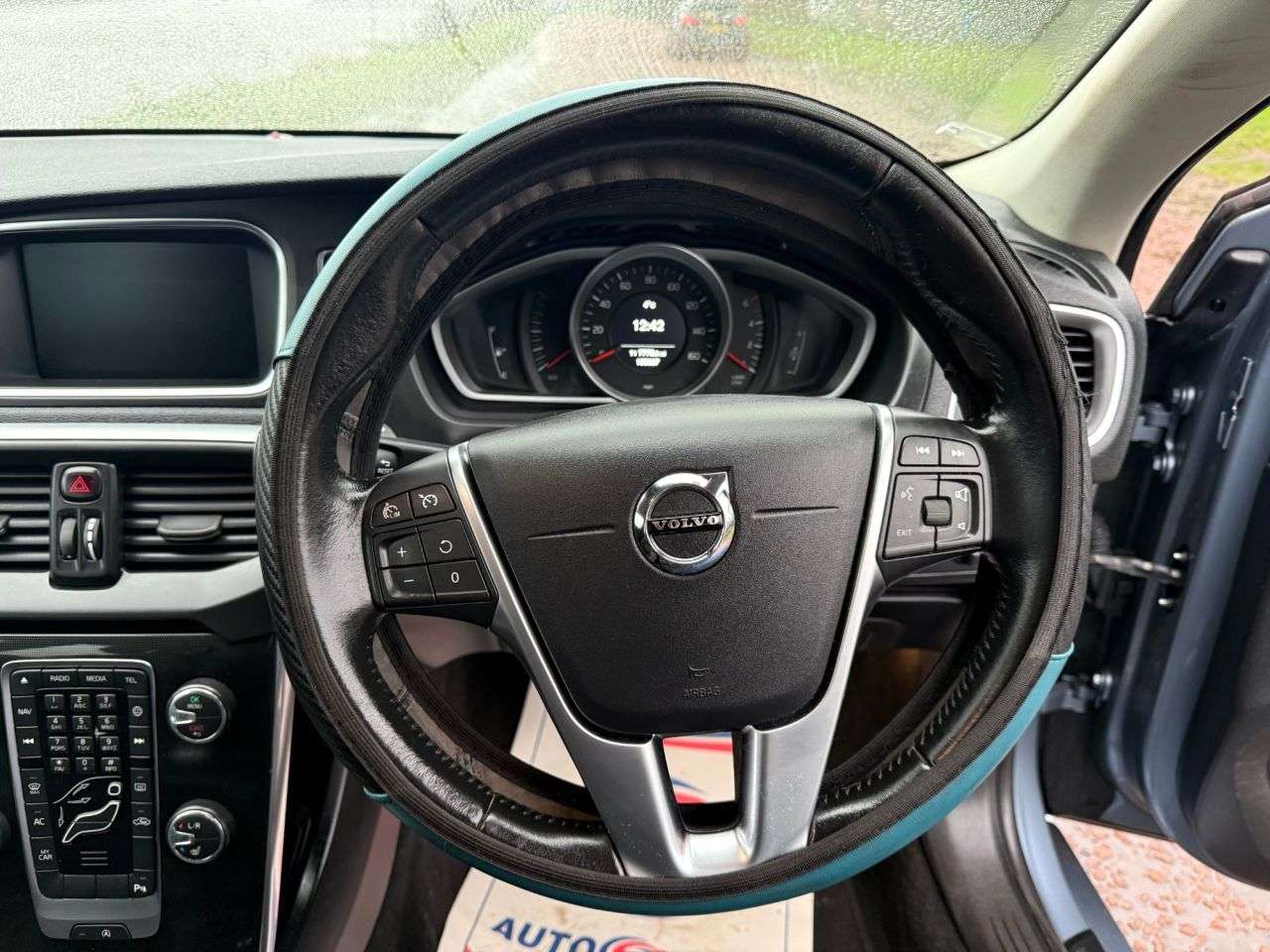 2017 VOLVO V40 2017 VOLVO V40