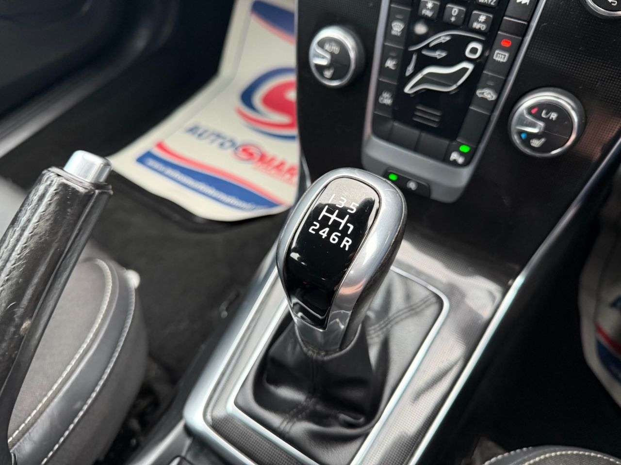 2017 VOLVO V40 2017 VOLVO V40