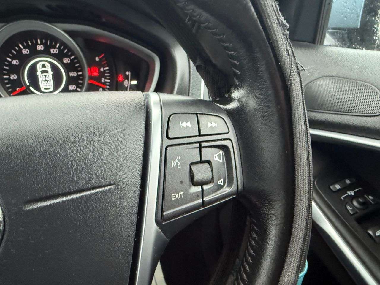 2017 VOLVO V40 2017 VOLVO V40