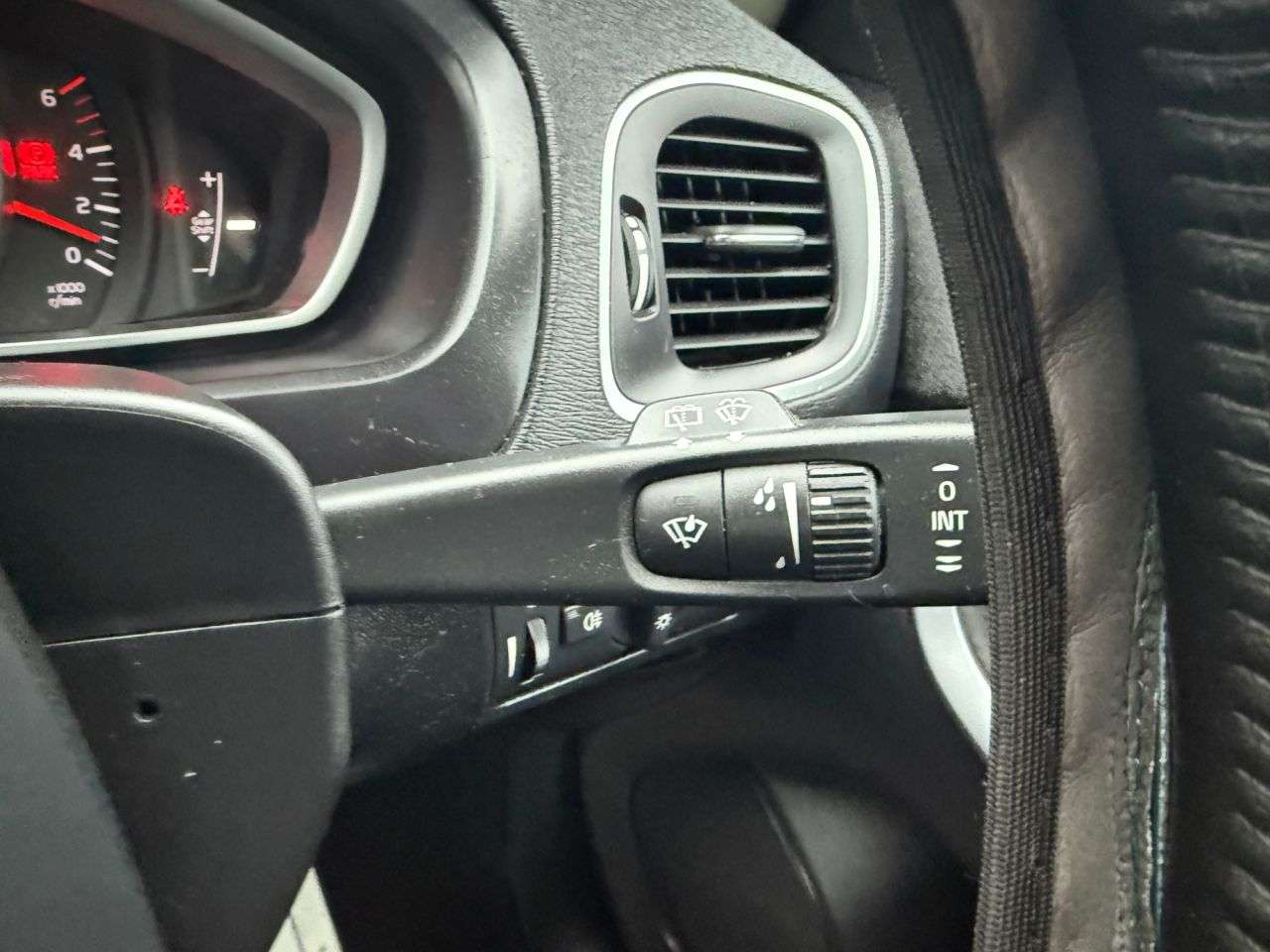 2017 VOLVO V40 2017 VOLVO V40