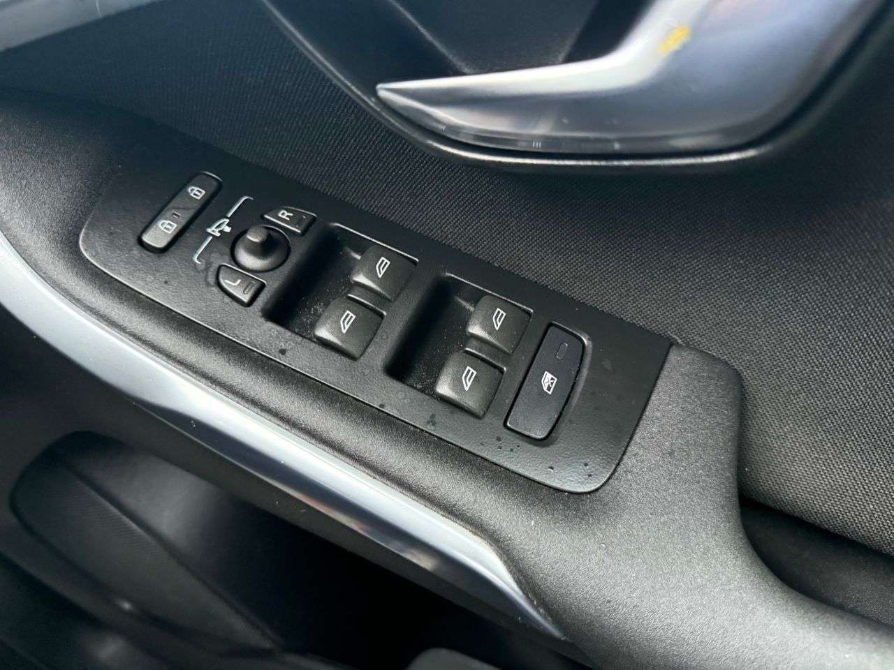 2017 VOLVO V40 2017 VOLVO V40