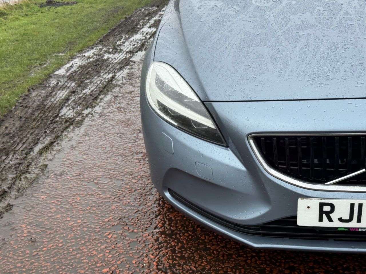 2017 VOLVO V40 2017 VOLVO V40