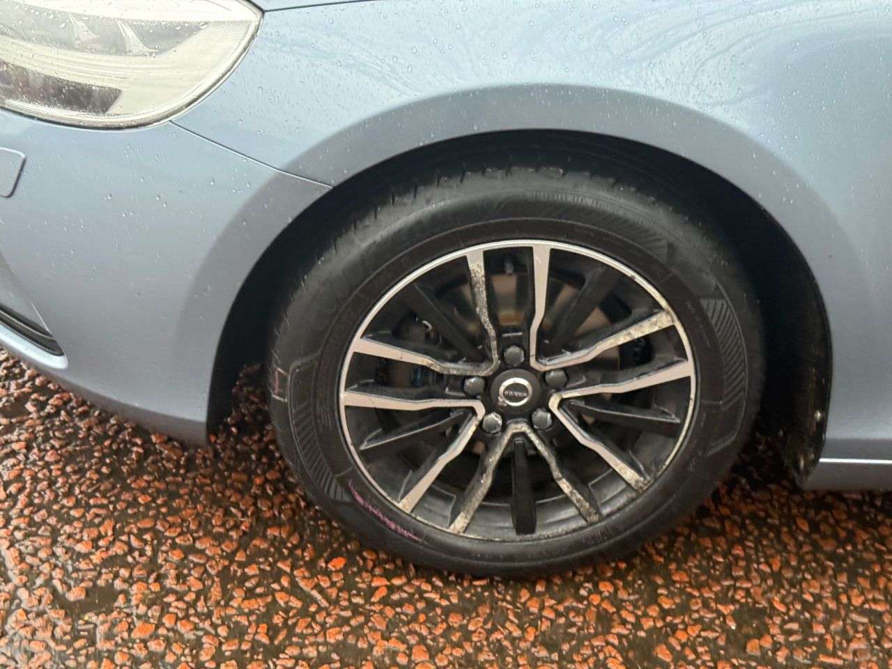 2017 VOLVO V40 2017 VOLVO V40