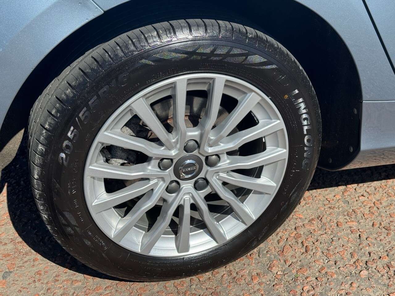 2017 VOLVO V40 2017 VOLVO V40