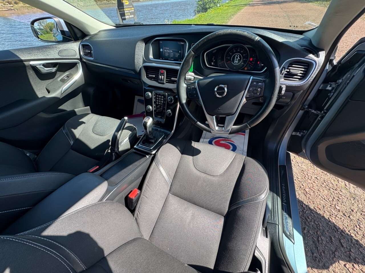 2017 VOLVO V40 2017 VOLVO V40