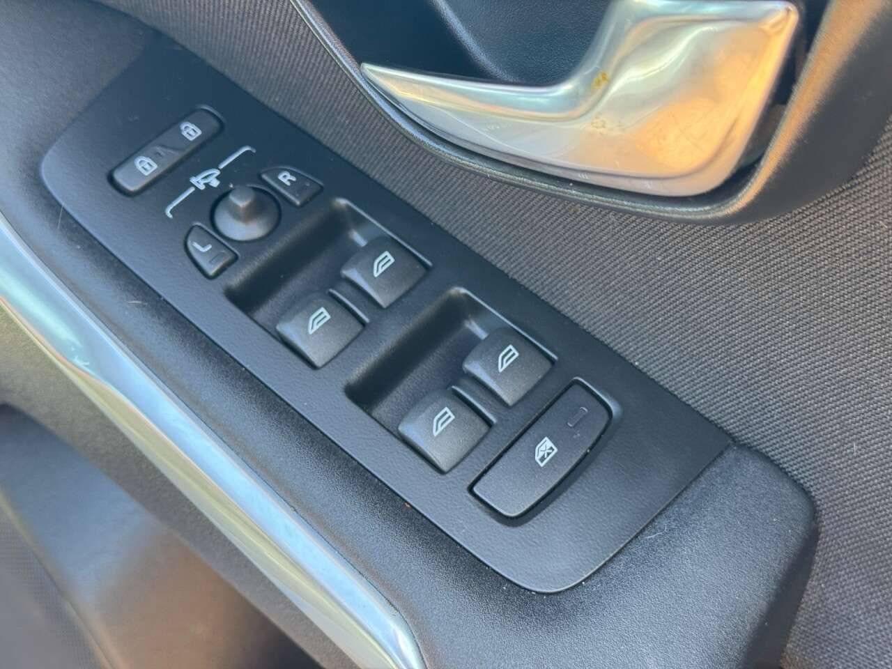 2017 VOLVO V40 2017 VOLVO V40