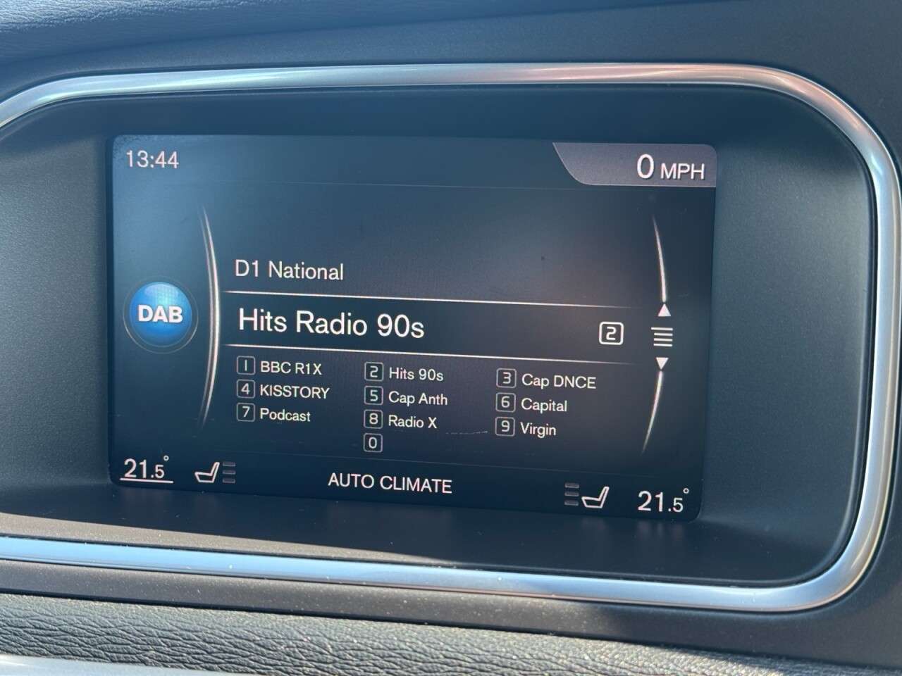 2017 VOLVO V40 2017 VOLVO V40