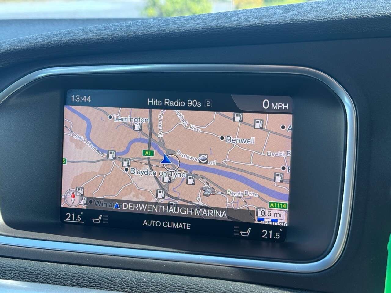 2017 VOLVO V40 2017 VOLVO V40