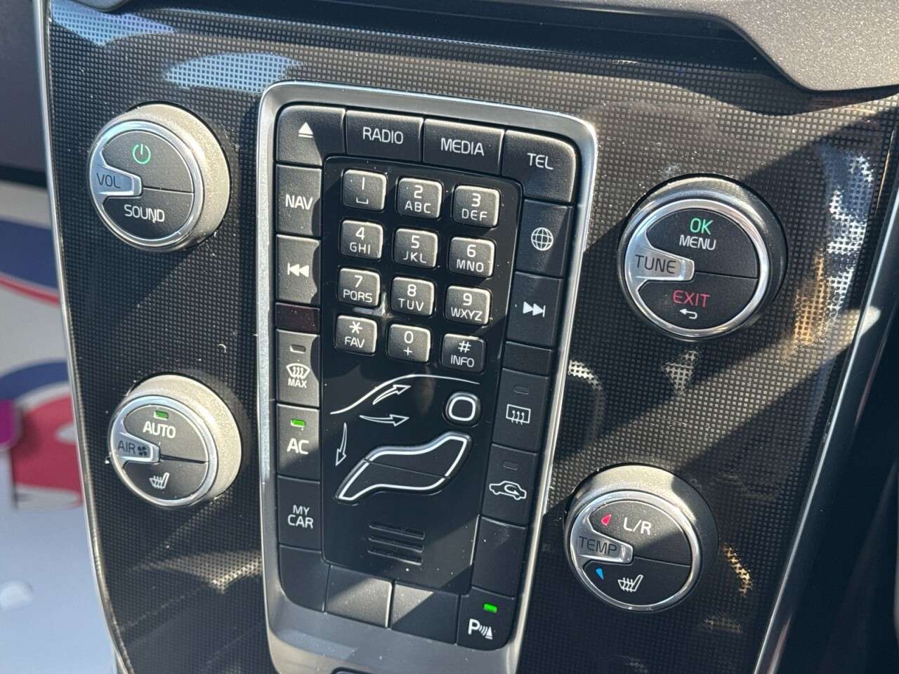 2017 VOLVO V40 2017 VOLVO V40