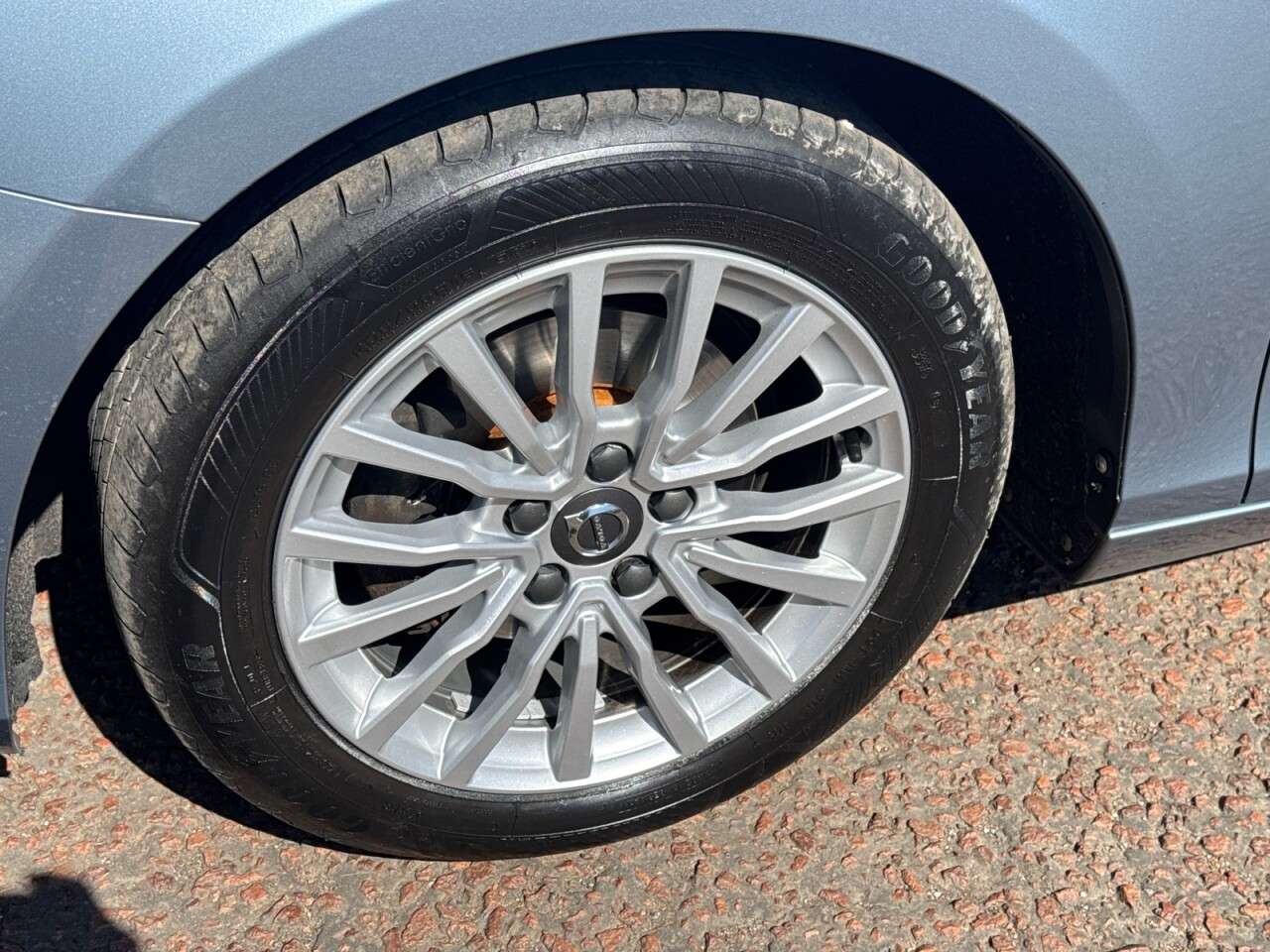 2017 VOLVO V40 2017 VOLVO V40