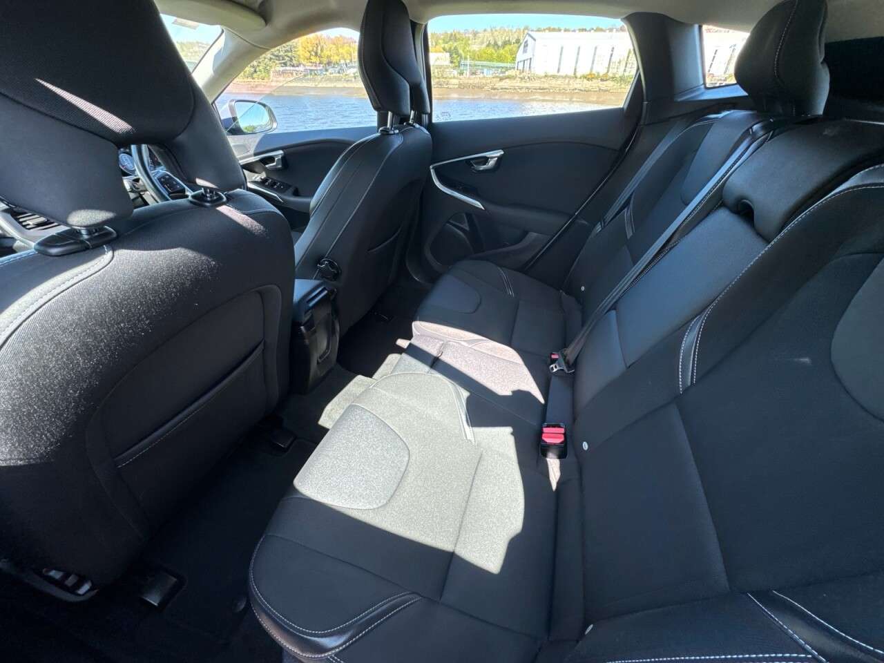 2017 VOLVO V40 2017 VOLVO V40