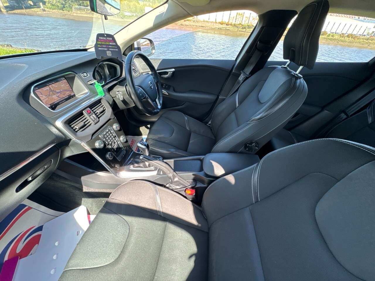 2017 VOLVO V40 2017 VOLVO V40