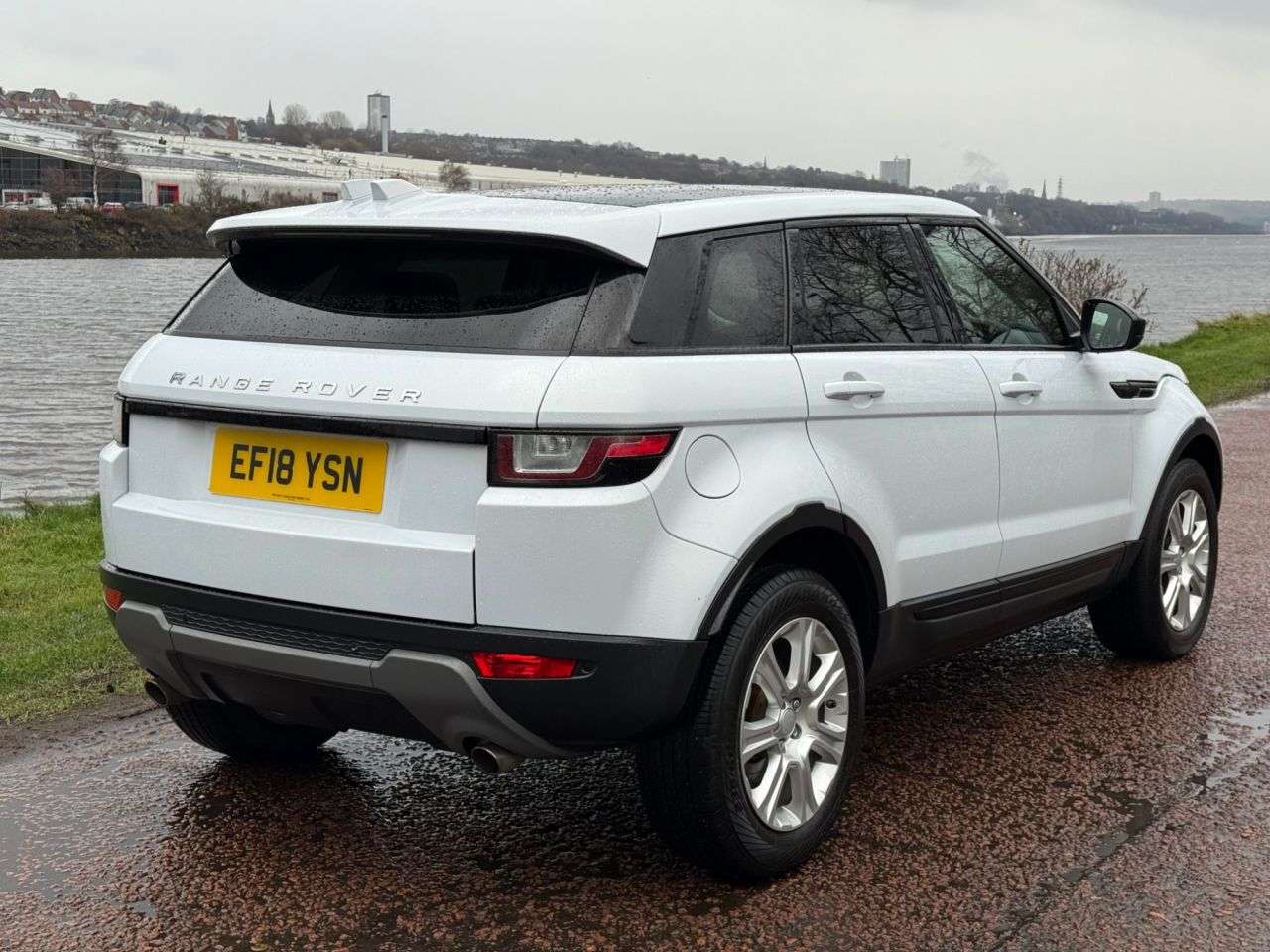 A 2018 LAND ROVER RANGE ROVER EVOQUE 2.0 TD4 SE Tech SUV 5dr Diesel Auto 4WD Euro 6 (s/s) (180 ps) FOUR WHEEL DR A 2018 LAND ROVER RANGE ROVER EVOQUE 2.0 TD4 SE Tech SUV 5dr Diesel Auto 4WD Euro 6 (s/s) (180 ps) FOUR WHEEL DR