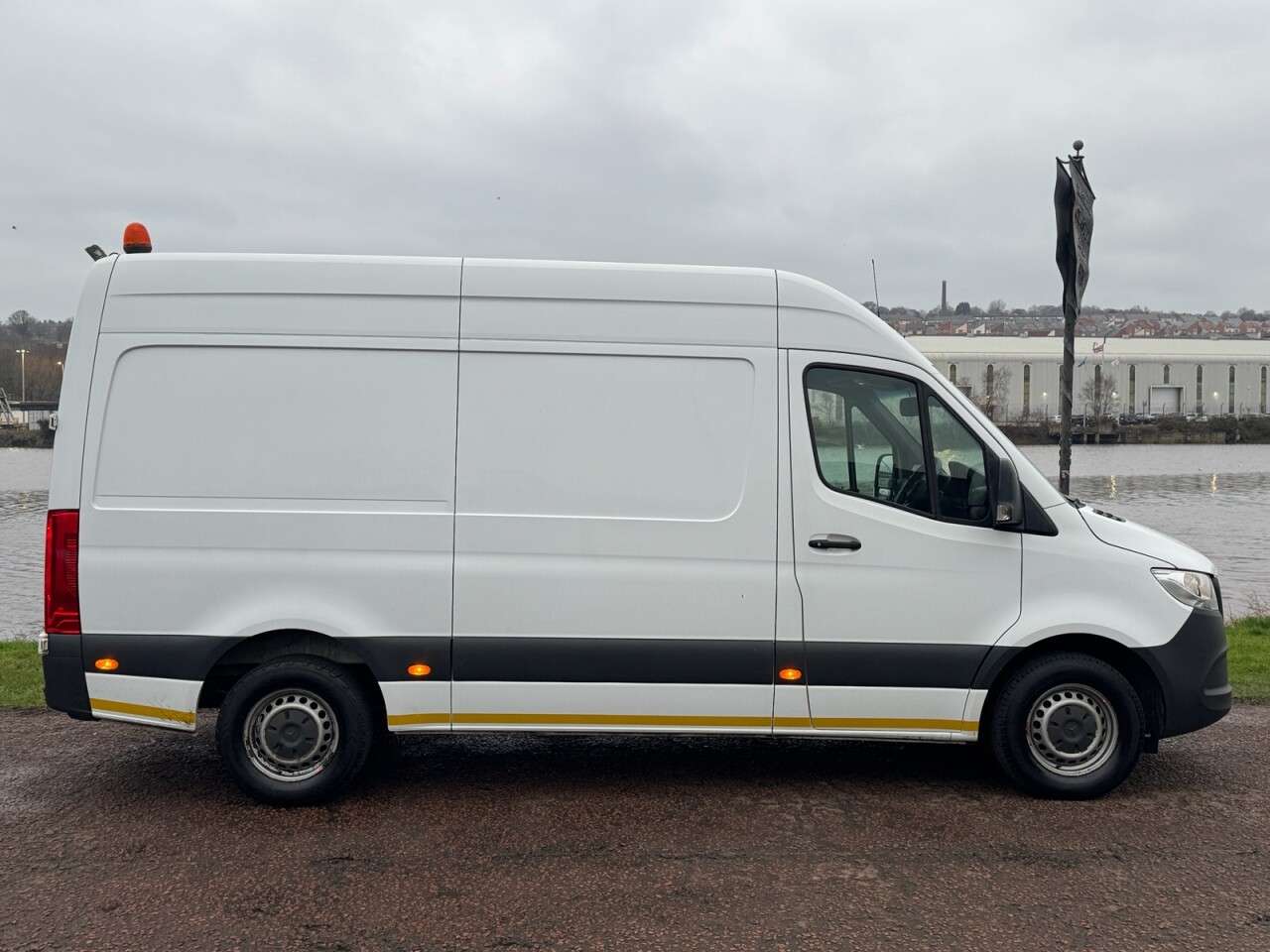 A 2021 MERCEDES-BENZ SPRINTER 2.1 316 CDI Progressive Panel Van 5dr Diesel Manual RWD L2 H2 Euro 6 (s/s) A 2021 MERCEDES-BENZ SPRINTER 2.1 316 CDI Progressive Panel Van 5dr Diesel Manual RWD L2 H2 Euro 6 (s/s)