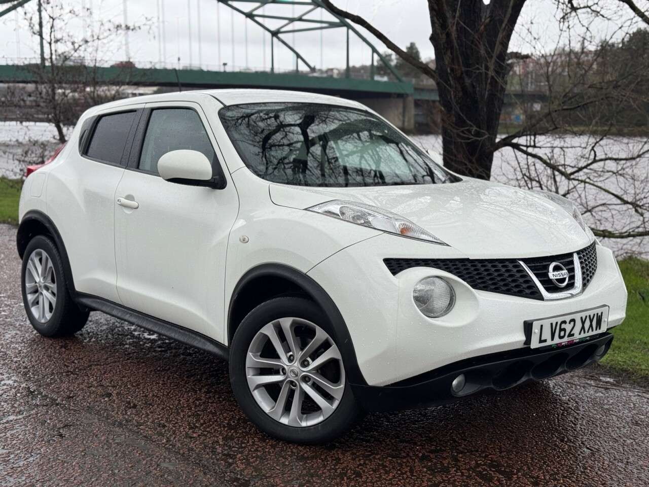 A 2012 NISSAN JUKE 1.6 Tekna SUV 5dr Petrol CVT Euro 5 (117 ps) GOOD HISTORY - 8 STAMPS A 2012 NISSAN JUKE 1.6 Tekna SUV 5dr Petrol CVT Euro 5 (117 ps) GOOD HISTORY - 8 STAMPS