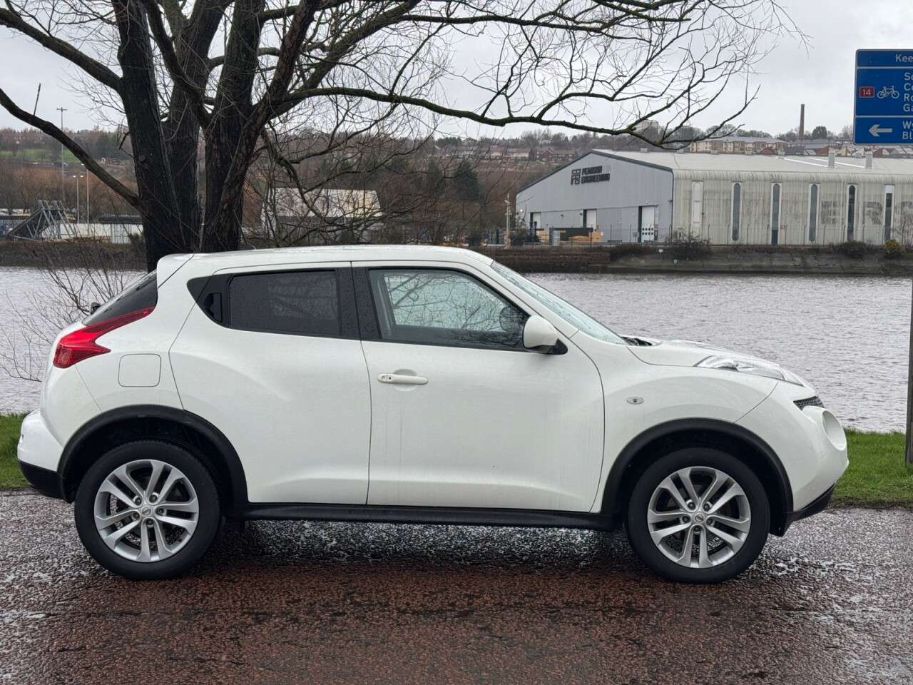 A 2012 NISSAN JUKE 1.6 Tekna SUV 5dr Petrol CVT Euro 5 (117 ps) GOOD HISTORY - 8 STAMPS A 2012 NISSAN JUKE 1.6 Tekna SUV 5dr Petrol CVT Euro 5 (117 ps) GOOD HISTORY - 8 STAMPS