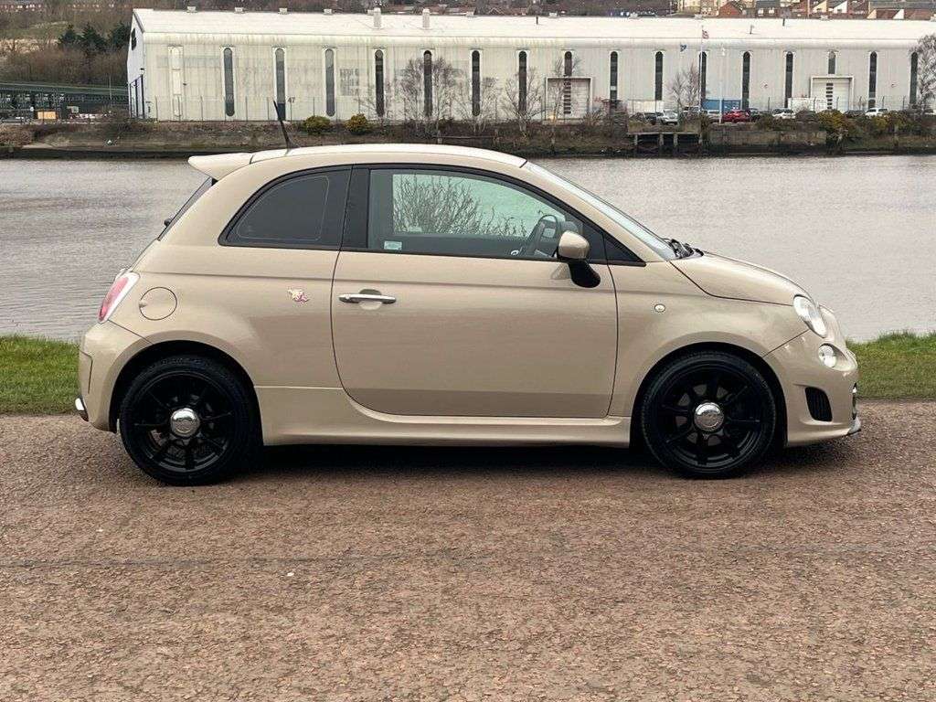A 2014 ABARTH 500 1.4 T-Jet Hatchback 3dr Petrol Manual Euro 5 (135 bhp) UPGRADED MEDIA SYSTE A 2014 ABARTH 500 1.4 T-Jet Hatchback 3dr Petrol Manual Euro 5 (135 bhp) UPGRADED MEDIA SYSTE