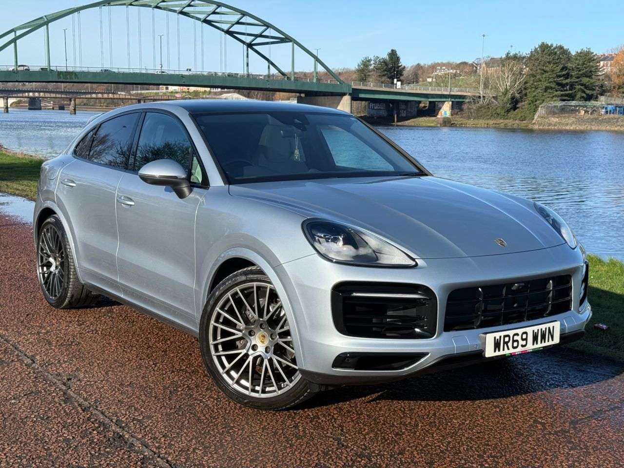 A 2019 PORSCHE CAYENNE 3.0T V6 Coupe 5dr Petrol TiptronicS 4WD Euro 6 (s/s) (340 ps) **PAN ROOF** A 2019 PORSCHE CAYENNE 3.0T V6 Coupe 5dr Petrol TiptronicS 4WD Euro 6 (s/s) (340 ps) **PAN ROOF**