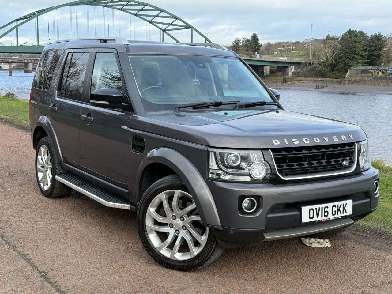 A 2016 LAND ROVER DISCOVERY 4 3.0 SD V6 Landmark SUV 5dr Diesel Auto 4WD Euro 6 (s/s) (256 bhp) SERVICE H A 2016 LAND ROVER DISCOVERY 4 3.0 SD V6 Landmark SUV 5dr Diesel Auto 4WD Euro 6 (s/s) (256 bhp) SERVICE H