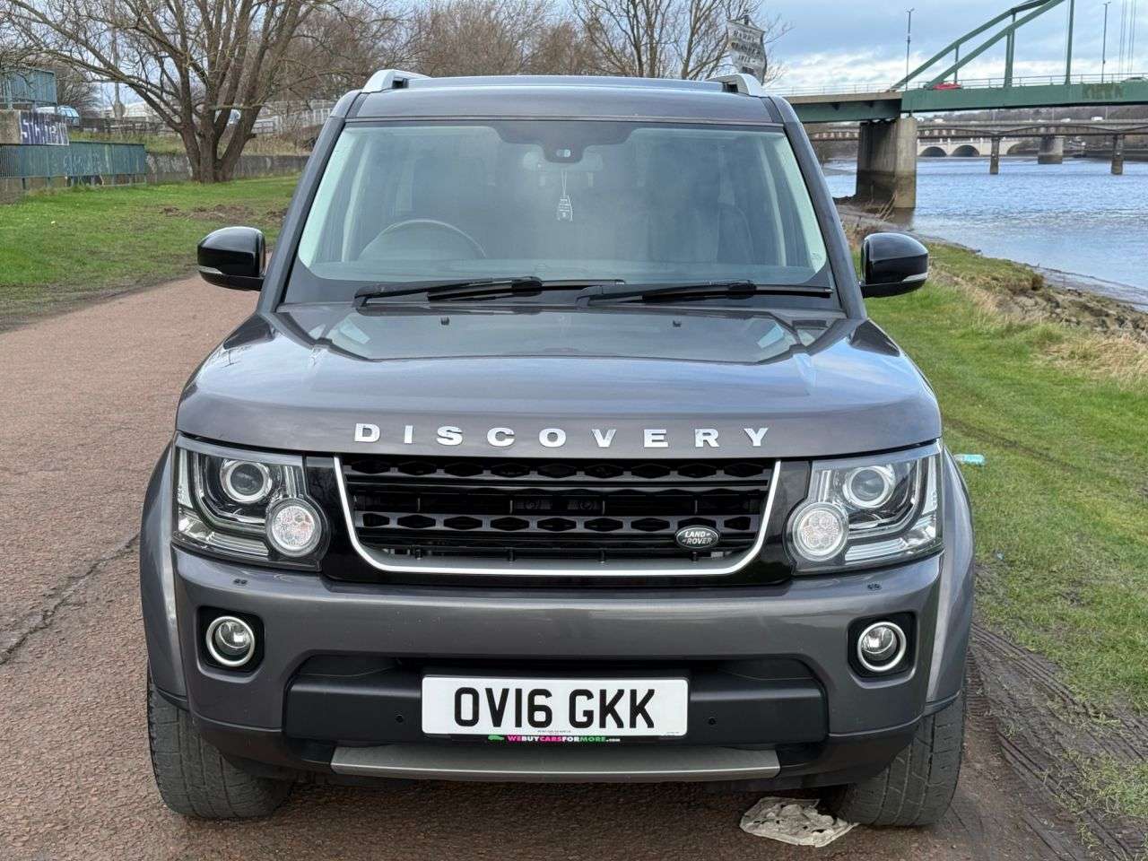 A 2016 LAND ROVER DISCOVERY 4 3.0 SD V6 Landmark SUV 5dr Diesel Auto 4WD Euro 6 (s/s) (256 bhp) SERVICE H A 2016 LAND ROVER DISCOVERY 4 3.0 SD V6 Landmark SUV 5dr Diesel Auto 4WD Euro 6 (s/s) (256 bhp) SERVICE H