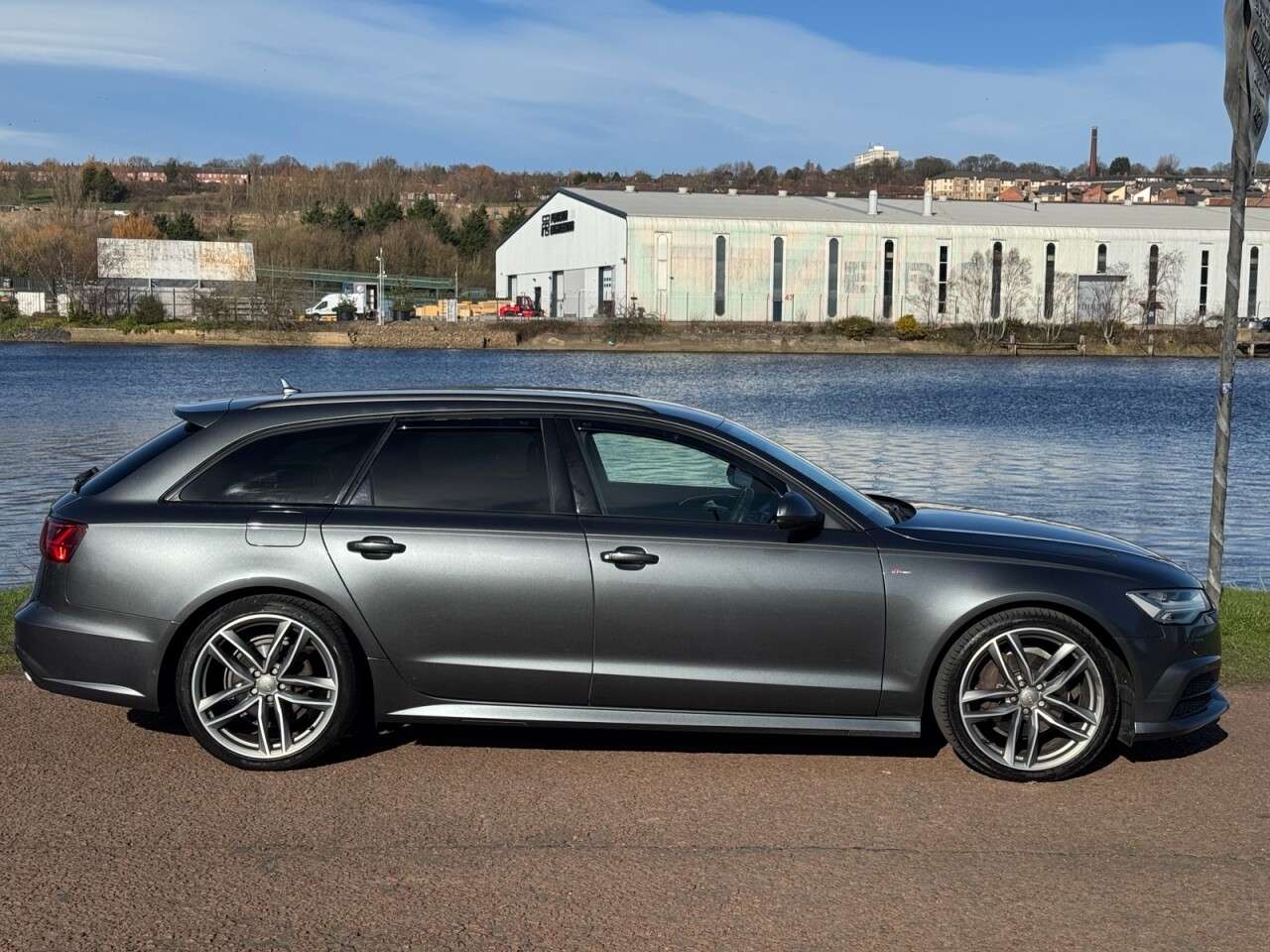 A 2016 AUDI A6 AVANT 2.0 TDI ultra Black Edition Estate 5dr Diesel S Tronic Euro 6 (s/s) (190 ps A 2016 AUDI A6 AVANT 2.0 TDI ultra Black Edition Estate 5dr Diesel S Tronic Euro 6 (s/s) (190 ps