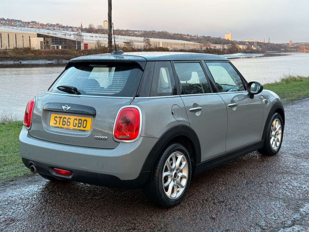 A 2016 MINI HATCH 1.5 Cooper Hatchback 5dr Petrol Manual Euro 6 (s/s) (136 ps) FULL BLACK PAC A 2016 MINI HATCH 1.5 Cooper Hatchback 5dr Petrol Manual Euro 6 (s/s) (136 ps) FULL BLACK PAC