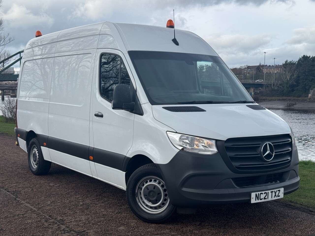 A 2021 MERCEDES-BENZ SPRINTER 2.0 317 CDI Progressive Panel Van 5dr Diesel Manual RWD L2 H2 Euro 6 (s/s) A 2021 MERCEDES-BENZ SPRINTER 2.0 317 CDI Progressive Panel Van 5dr Diesel Manual RWD L2 H2 Euro 6 (s/s)