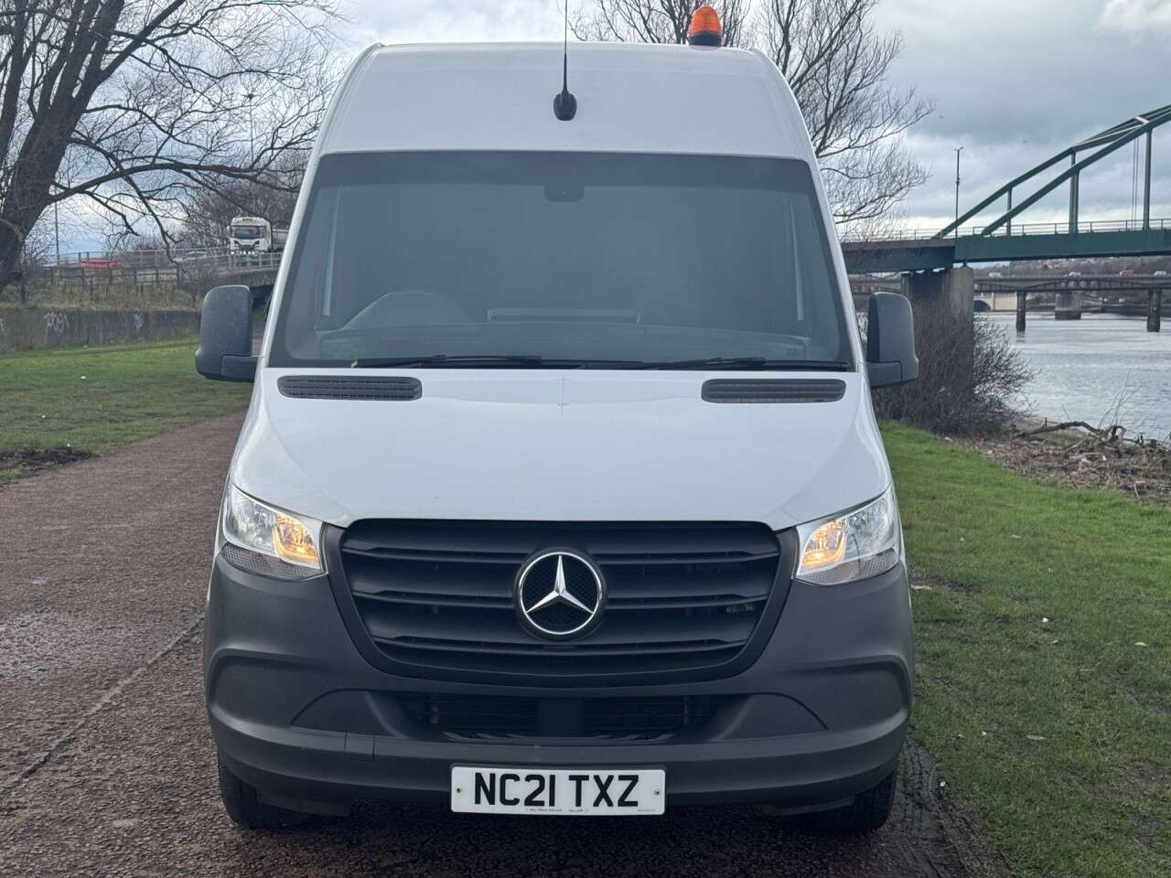 A 2021 MERCEDES-BENZ SPRINTER 2.0 317 CDI Progressive Panel Van 5dr Diesel Manual RWD L2 H2 Euro 6 (s/s) A 2021 MERCEDES-BENZ SPRINTER 2.0 317 CDI Progressive Panel Van 5dr Diesel Manual RWD L2 H2 Euro 6 (s/s)