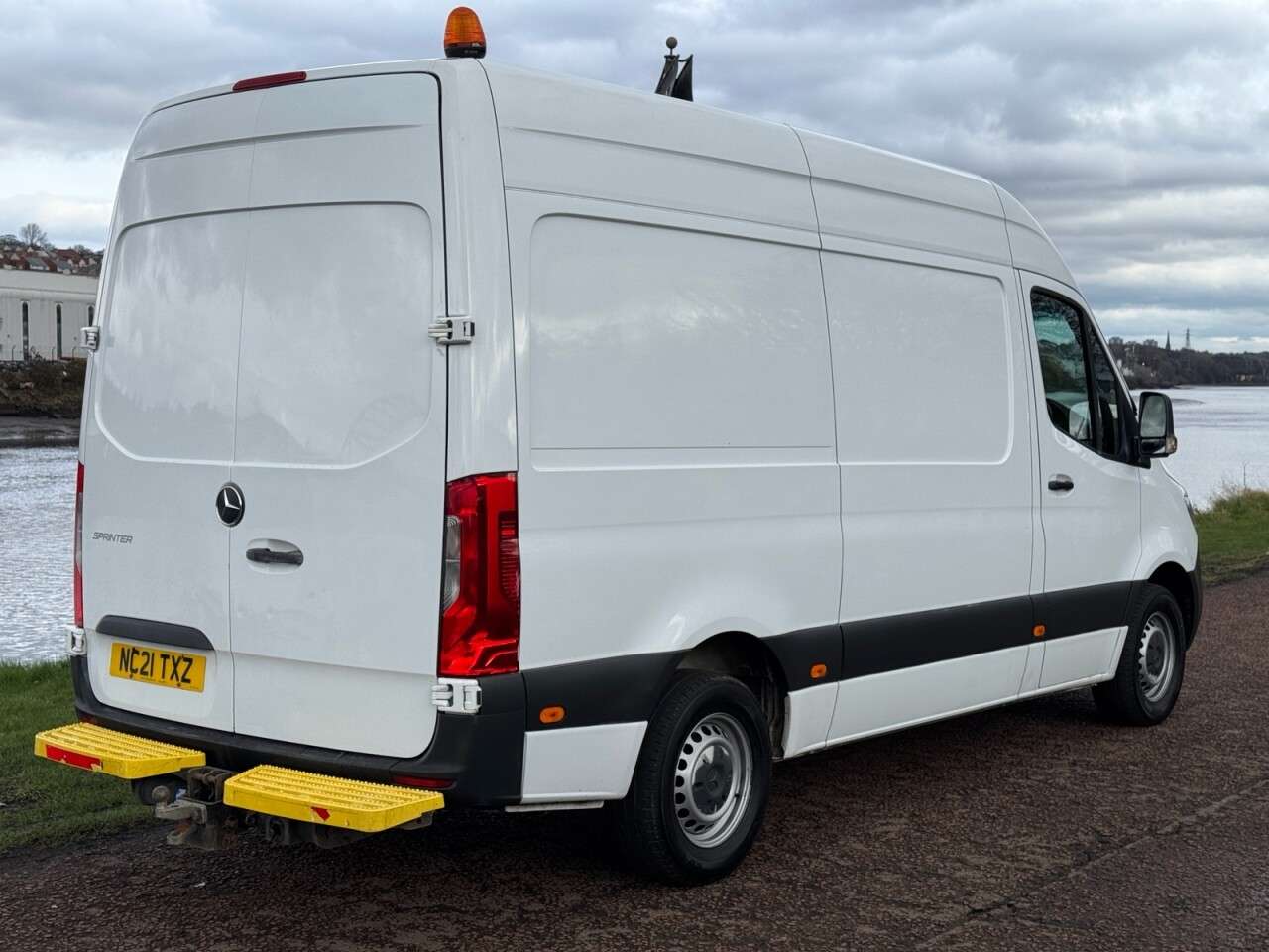 A 2021 MERCEDES-BENZ SPRINTER 2.0 317 CDI Progressive Panel Van 5dr Diesel Manual RWD L2 H2 Euro 6 (s/s) A 2021 MERCEDES-BENZ SPRINTER 2.0 317 CDI Progressive Panel Van 5dr Diesel Manual RWD L2 H2 Euro 6 (s/s)